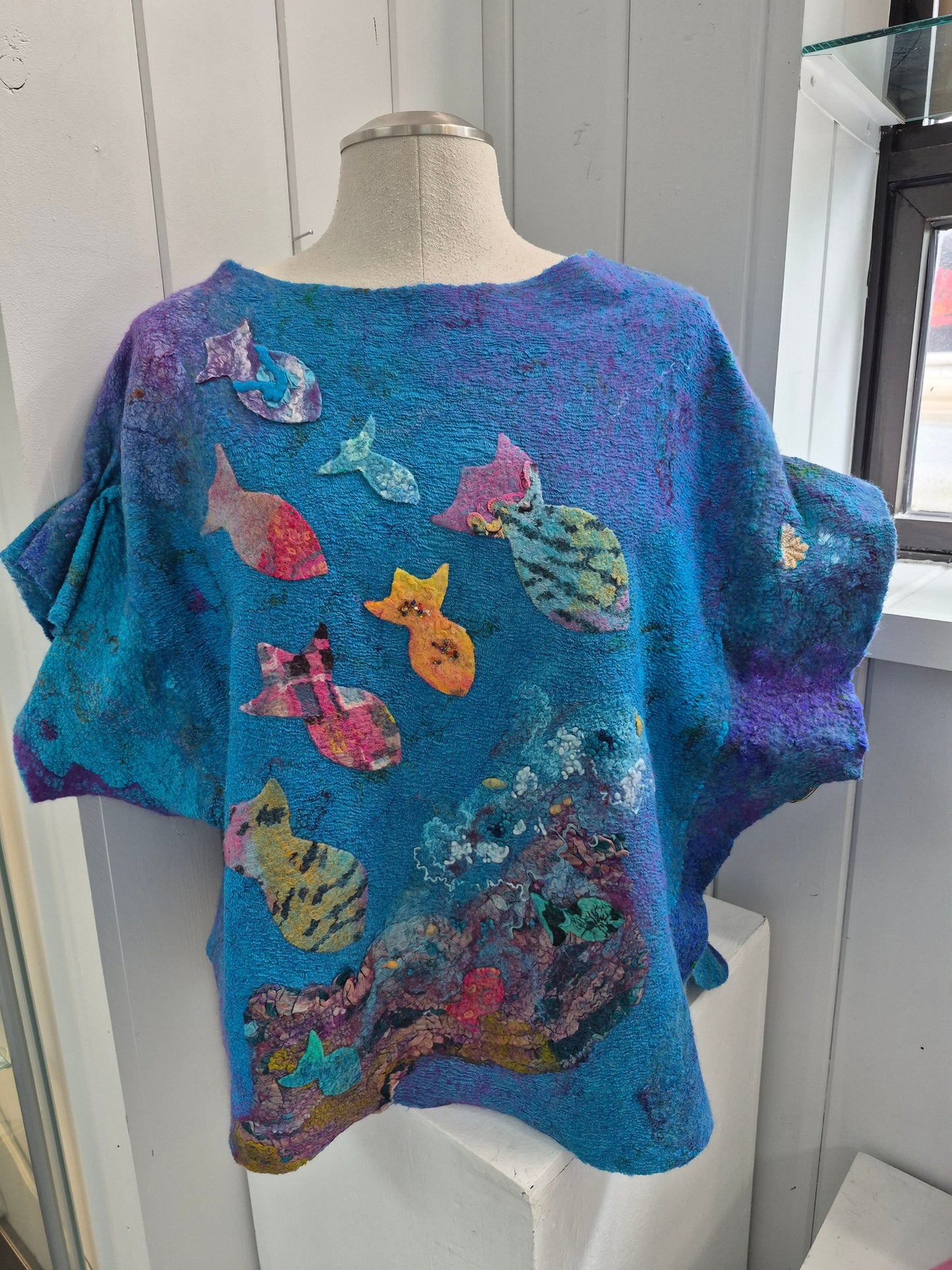 Hand-felted top with colourful fish appliqués by Denise Uebele