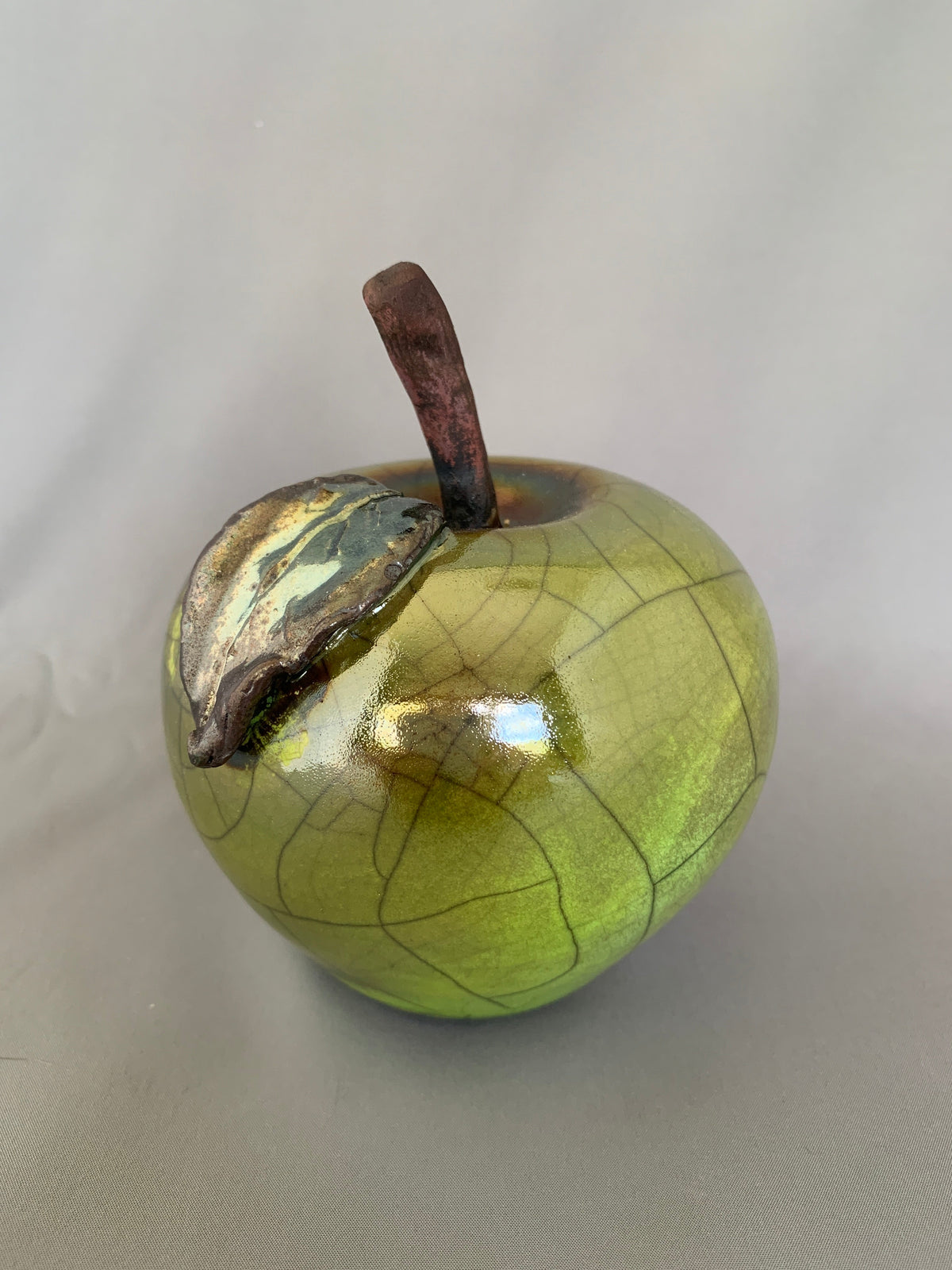 Raku Apple Sculpture JR547 – front view, Granny green glaze