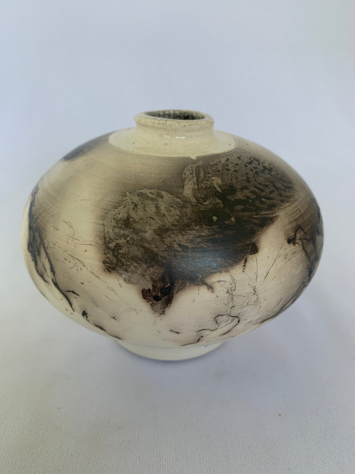 Wide-Shouldered Horsehair Raku Vase JR549 – side view