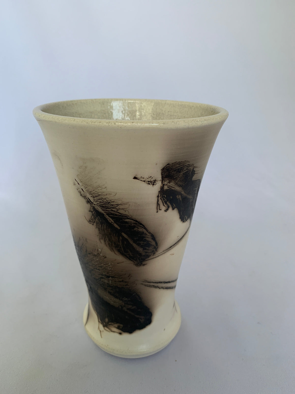 Horsehair & Feathers Raku Vase JR550 – front view with feather markings
