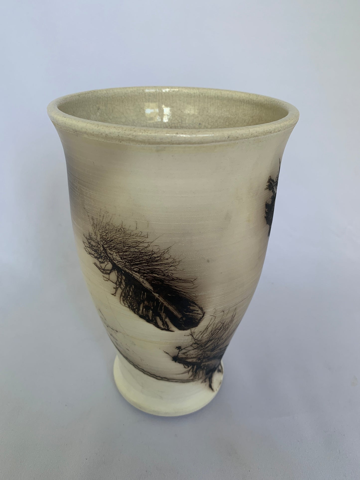 Horsehair & Feathers Raku Vase JR553 – front view with feather markings