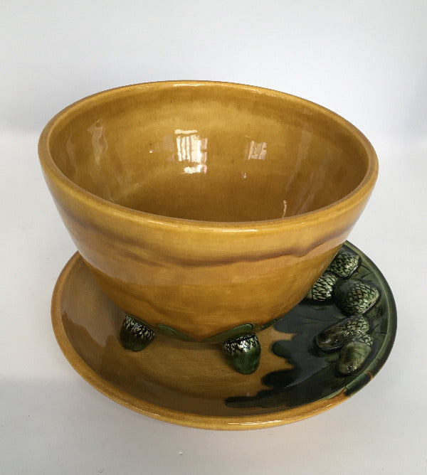 White earthenware berry bowl with tray, glazed honey with acorns.